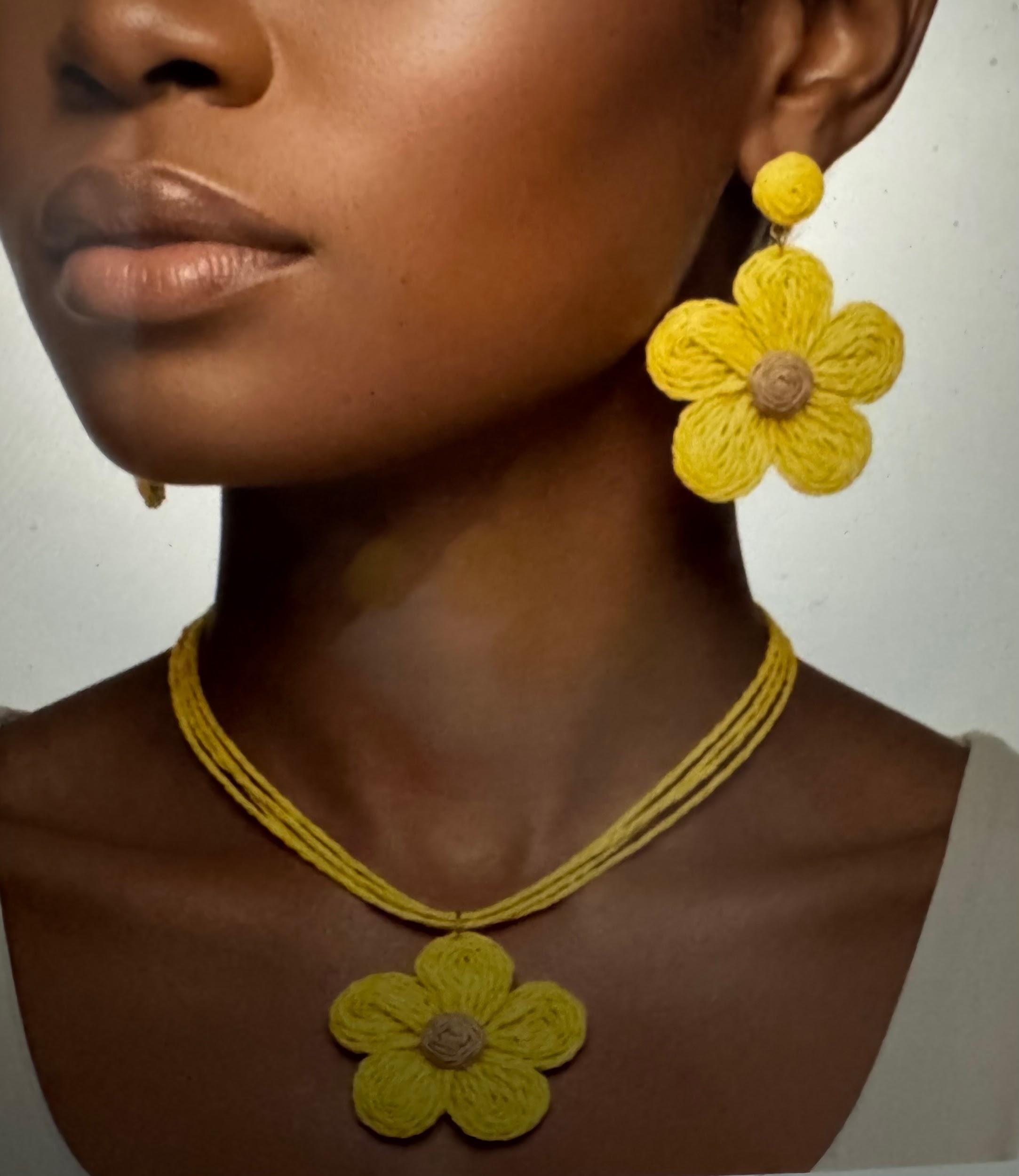cellImage_979640433_31 Women's Yellow Raffia Daisy Floral Necklace Set - Image 1